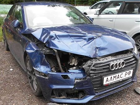Разбитый автомобиль Audi A4